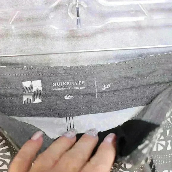 QuikSilver Boardshort Size 34 grey/white graphic pattern w/front pockets - Picture 6 of 13
